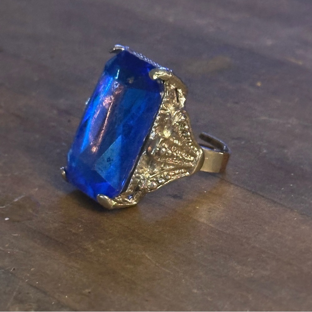 Vintage large blue gemstone cocktail ring - Picture 2 of 8